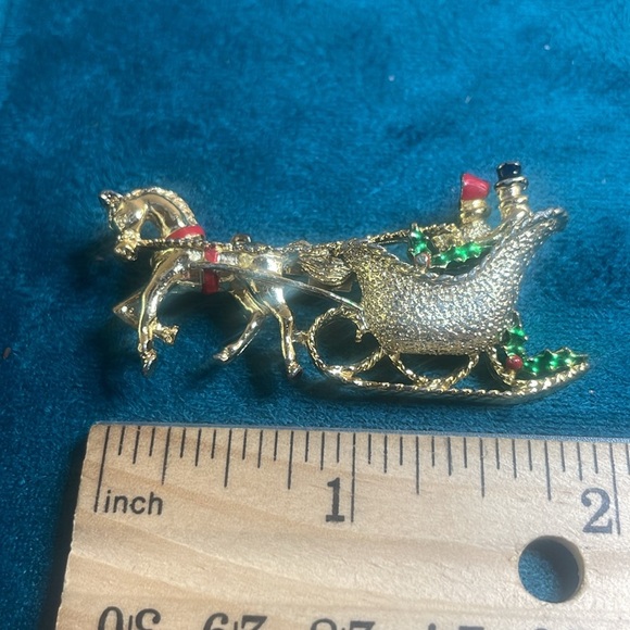 Gerry’s Christmas Sleigh Brooch Pin - Picture 6 of 6